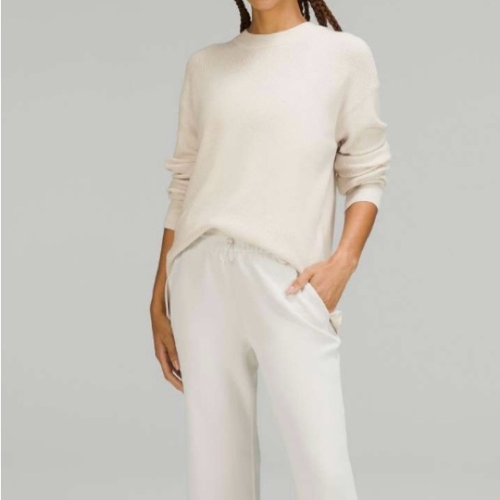 2022-Lululemon Merino Wool-Blend
Ribbed Crewneck Sweater
White Opal size 4
